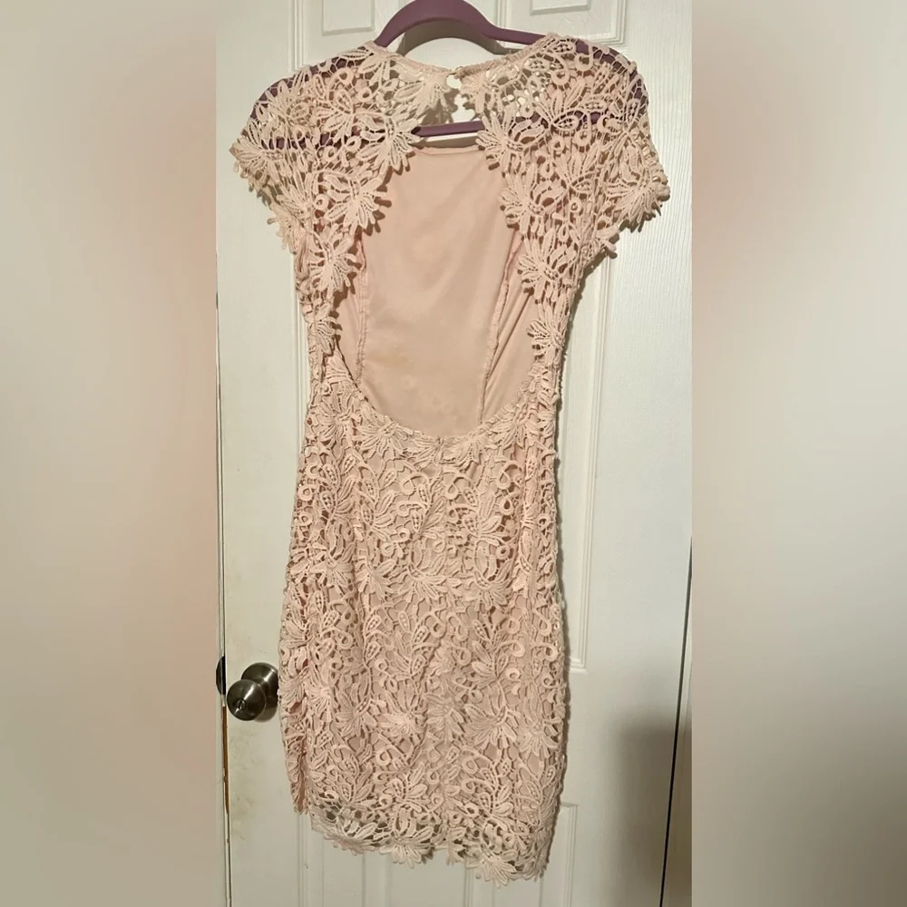 🩵 Lulus blush cotton lace dress with keyhole back. 092 - Picture 5 of 11